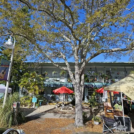 Beach Quarters All